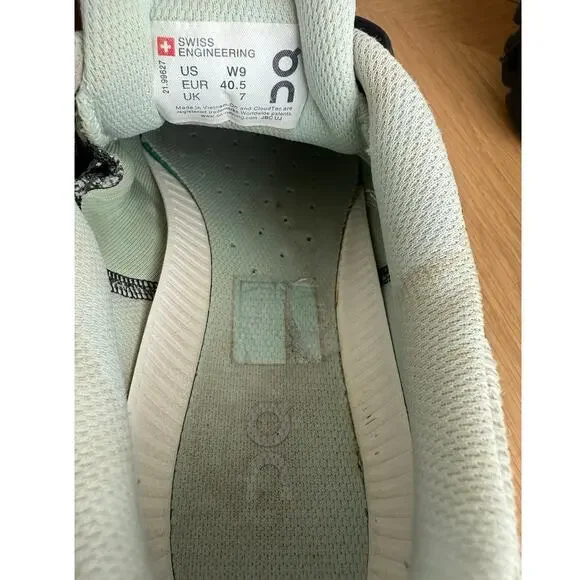 On Cloud Cloudflyer Black/Mint Green Women Running Sneakers- SZ 9 - Picture 13 of 13